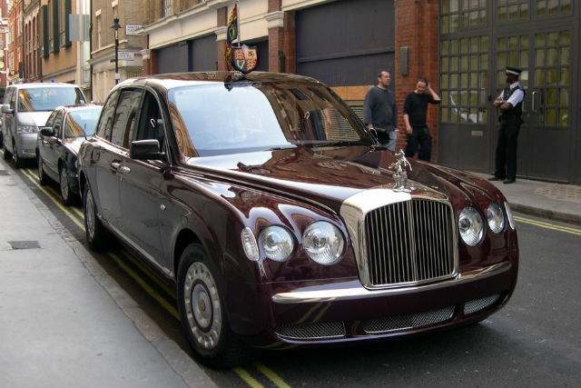 The Queen S Cars What Car Does Her Majesty Drive Car Keys